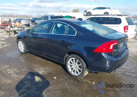 2016 Volvo S60 T5 Drive-E Premier z USA, uszkodzony, nr VIN YV126MFK5G2392246